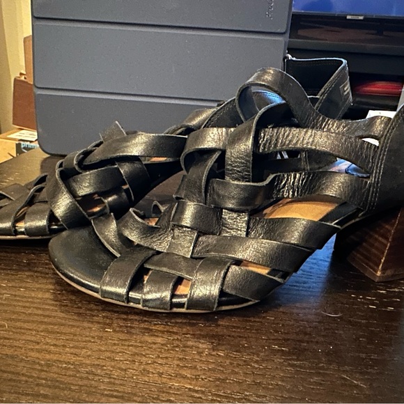 Clark’s Women Sandals 6M - Picture 6 of 8